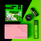 Baukasten Mini Rainbow gefüllt mit Hybrid Supreme Filters Produkte Flat Lay fotografiert: King Size Longpaper, BIC Feuerzeug, Bag 22 Hybrid Supreme Filters und Grinder xx1 Hybrid Filters