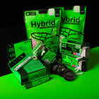 Hybrid Supreme Filters Medium Bundle mit 250er-Bags, Longpapers, Filterboxen, Rolls und schwarzen Grinders auf grün-schwarzem Setup.