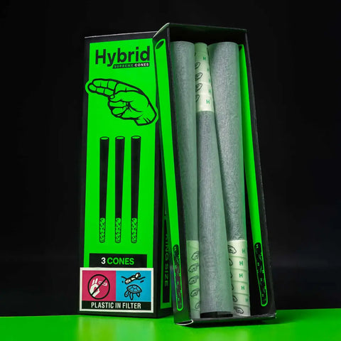 Drei Hybrid Conical Cones mit Aktivkohlefilter in geöffneter Verpackung – King Size, ready to fill