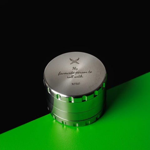 Edelstahl Grinder mit GRATIS Gravur – Valentinstag Edition