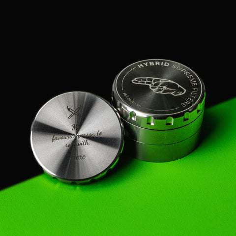 Edelstahl Grinder mit GRATIS Gravur – Valentinstag Edition