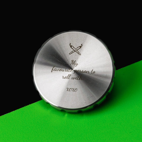Edelstahl Grinder mit GRATIS Gravur – Valentinstag Edition