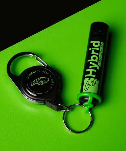 Schwarzes Hybrid Supreme Clipper Feuerzeug mit grünem LeashCloop