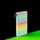 Baukasten ToGo in Rainbow: geschlossenes Case in Pastellfarben mit gelbem Deckel und Karabiner.