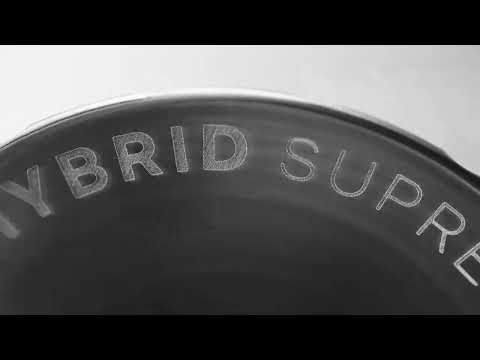 4-teiliger Edelstahl Grinder mit massivem Design, präzisen Schneidezähnen und Premium-Finish in einem cleanen Mood Video